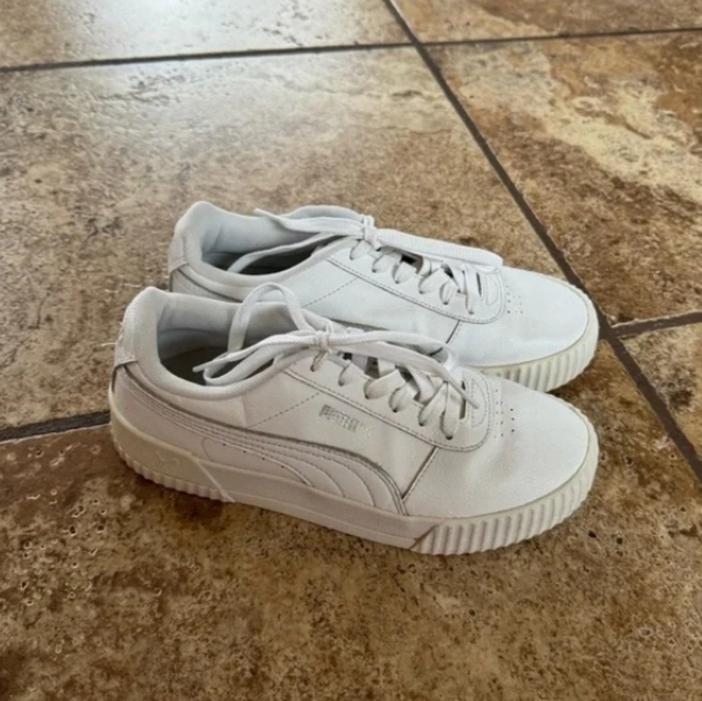 Sneakers - Picture 2 of 4